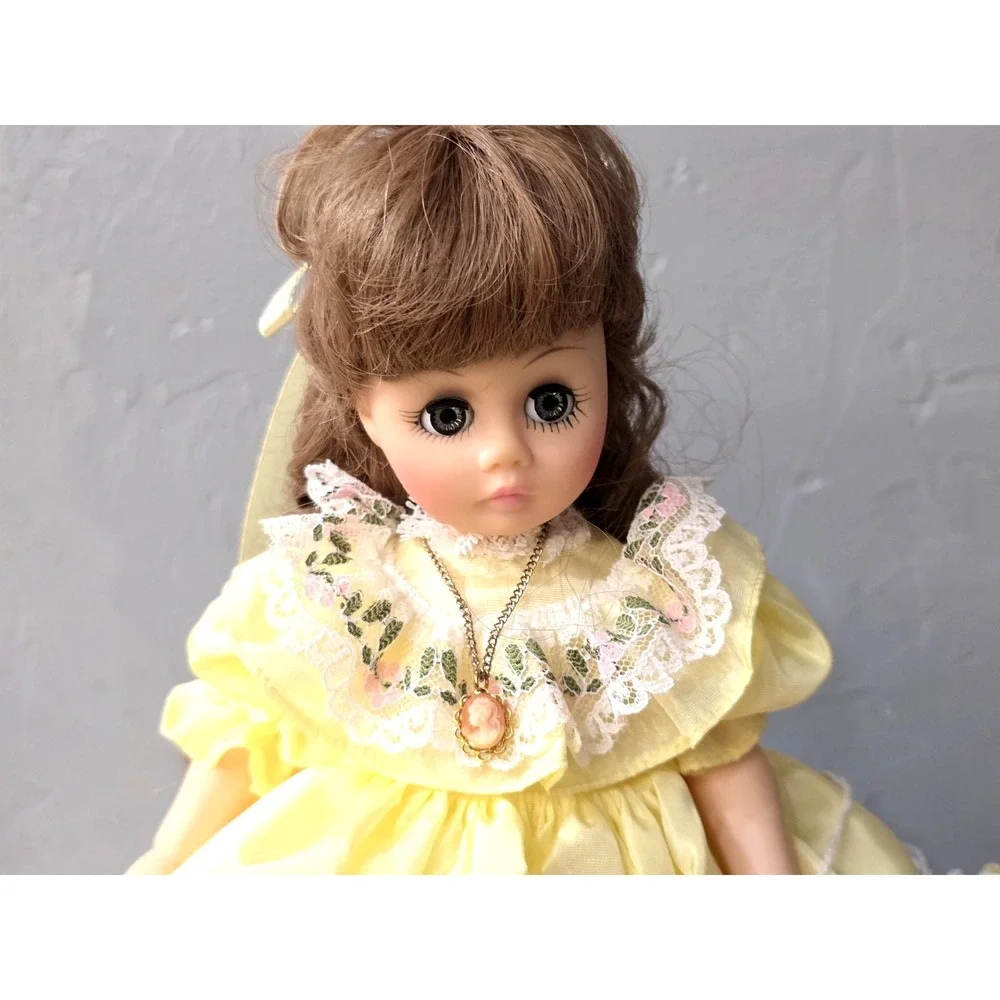 Madame Alexander 12
